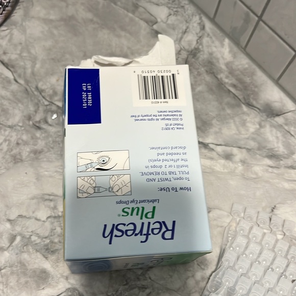 Refresh Plus Eye Drops - Blue and Green Packaging - Picture 10 of 11